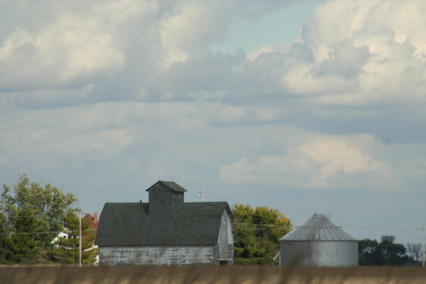 Product picture barn and bin