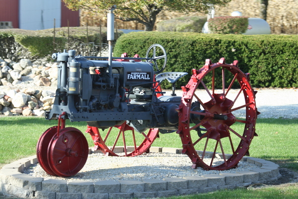 Product picture old tractor